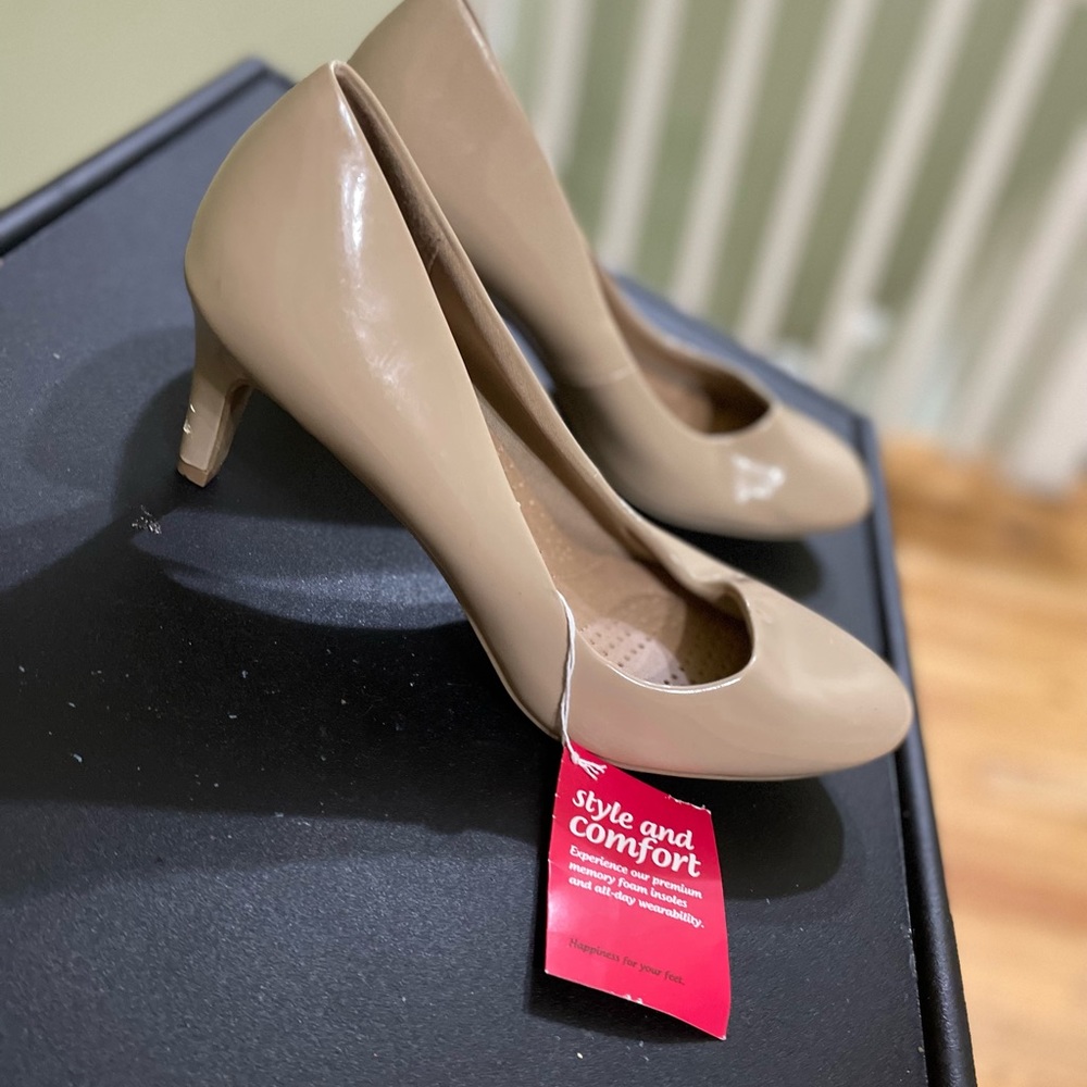 Tan comfortable heel size 11